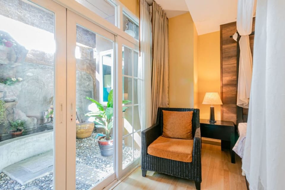 Deluxe Room | Desk, blackout drapes, free WiFi, bed sheets