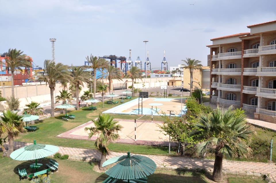 2 outdoor pools