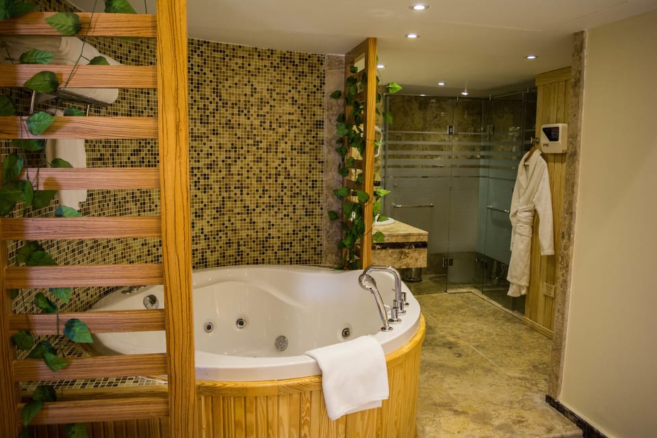 Spa Suite (with Sea & Pool view)  | Jetted tub