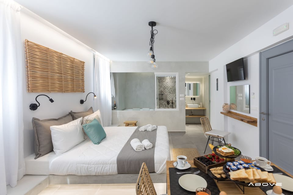 Suite, Hot Tub | Egyptian cotton sheets, premium bedding, minibar, in-room safe