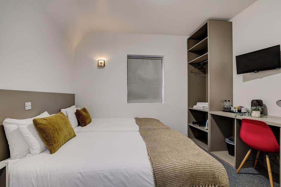 Standard Twin Room | 1 bedroom, desk, iron/ironing board, free WiFi
