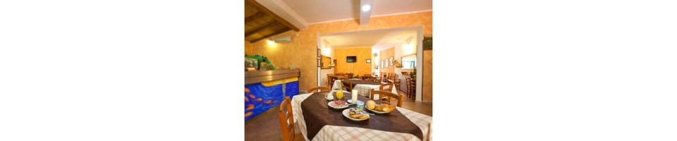 Daily continental breakfast (EUR 12 per person)