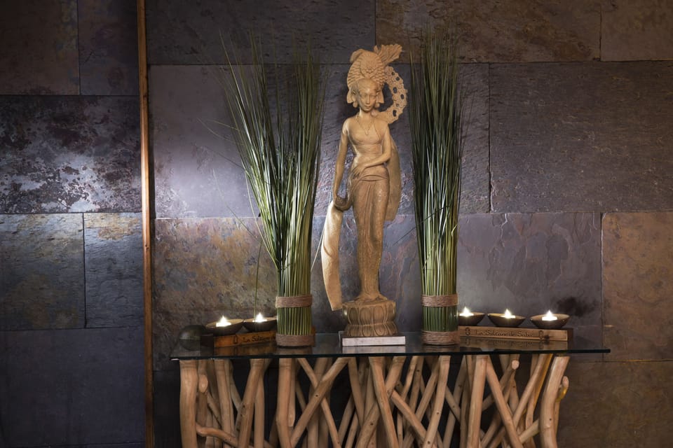Couples treatment rooms, sauna, hot tub, steam room, body treatments