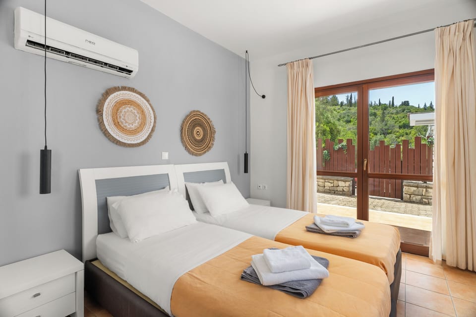 Premium bedding, in-room safe, desk, iron/ironing board