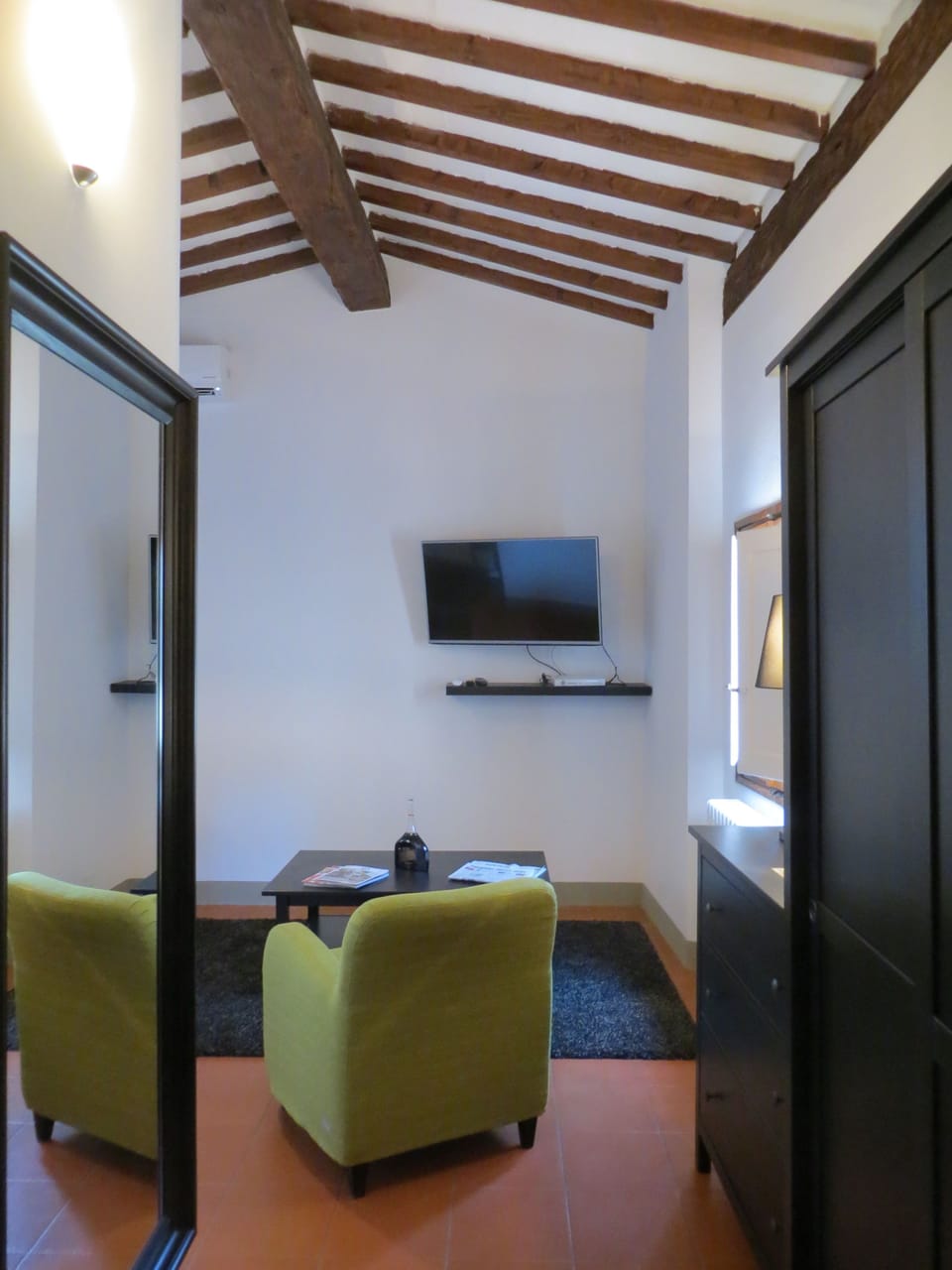 Suite, City View | Premium bedding, in-room safe, soundproofing, WiFi (free)