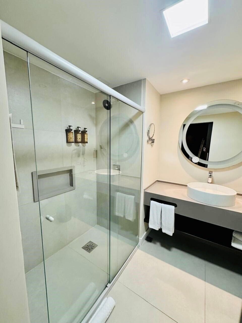 Privilege, Apartment, 1 King Bed | Bathroom | Rainfall showerhead, eco-friendly toiletries, hair dryer, towels