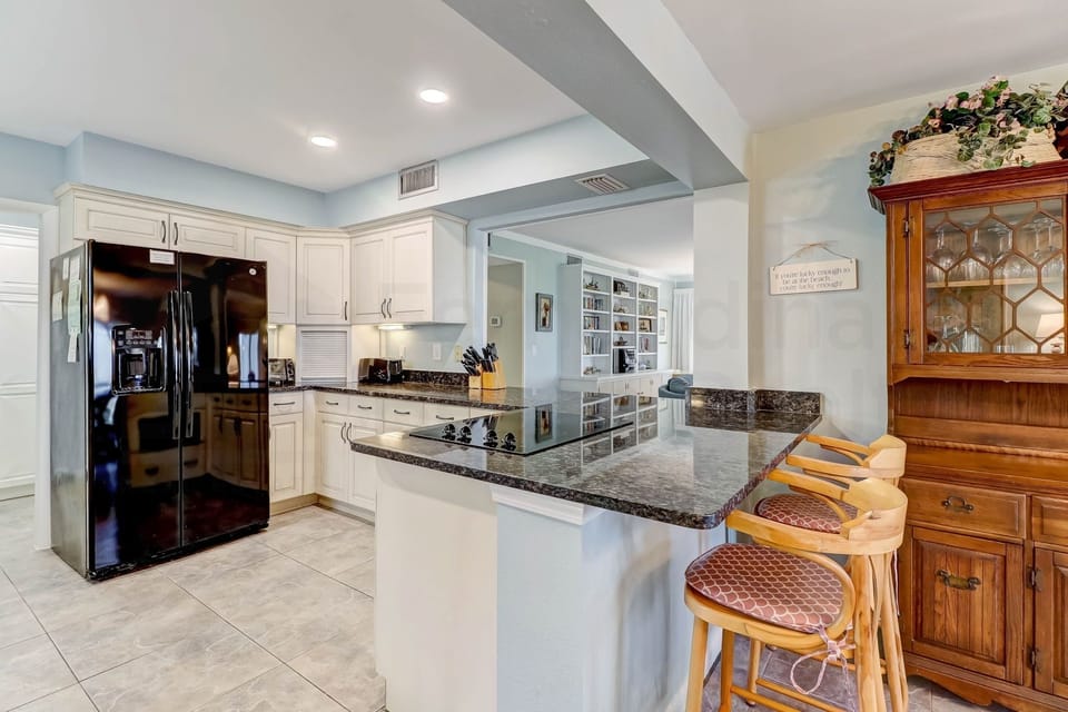 House, 4 Bedrooms | Private kitchen | Full-size fridge, microwave, oven, stovetop