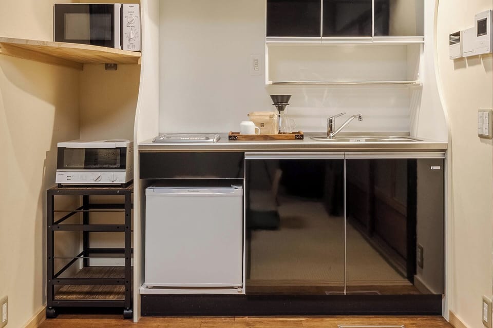 Traditional Townhome, 2 Bedrooms | Private kitchen | Fridge, microwave, stovetop, coffee/tea maker
