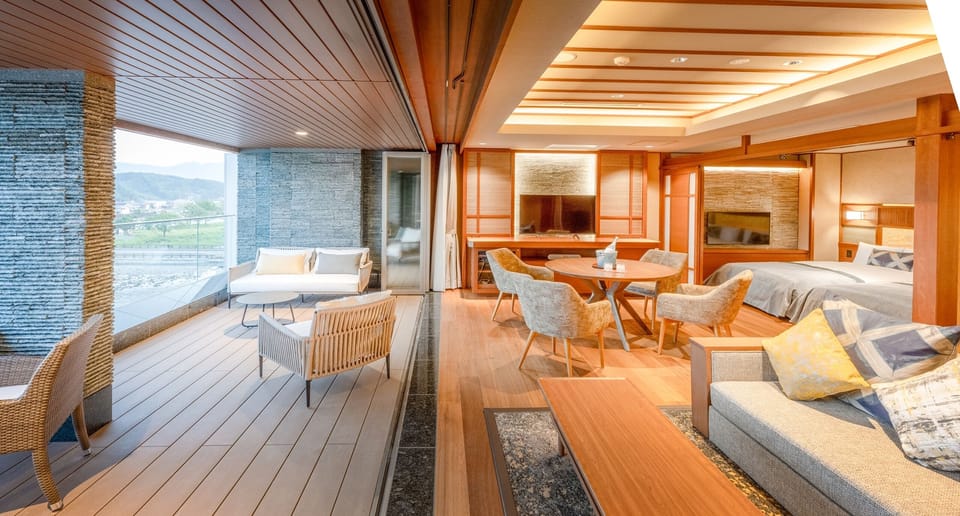 Panoramic Suite with Private Open-air Bath, Non Smoking, River View | In-room safe, WiFi (free)