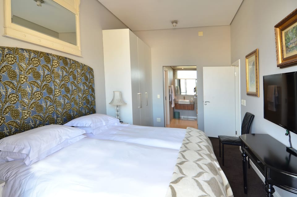 Apartment, Balcony | 1 bedroom, premium bedding, minibar, in-room safe