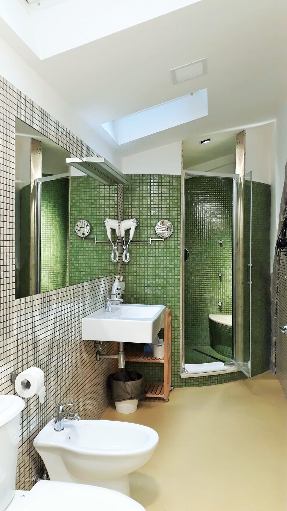 Deluxe Triple Room, 1 Bedroom, Garden View | Premium bedding, minibar, in-room safe, desk
