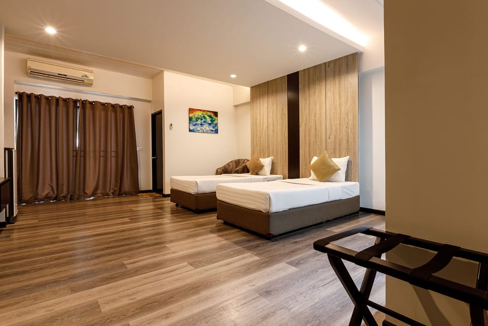 Deluxe Twin Room | In-room safe, desk, rollaway beds, free WiFi