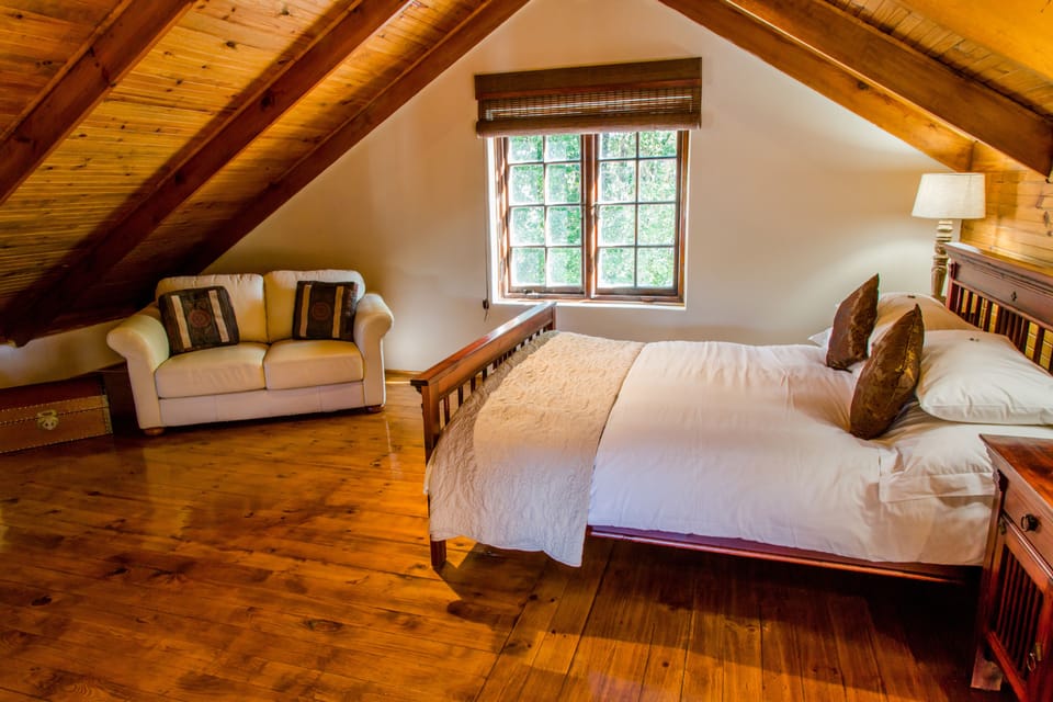 Vineyard Cottage | Down comforters, minibar, in-room safe, desk