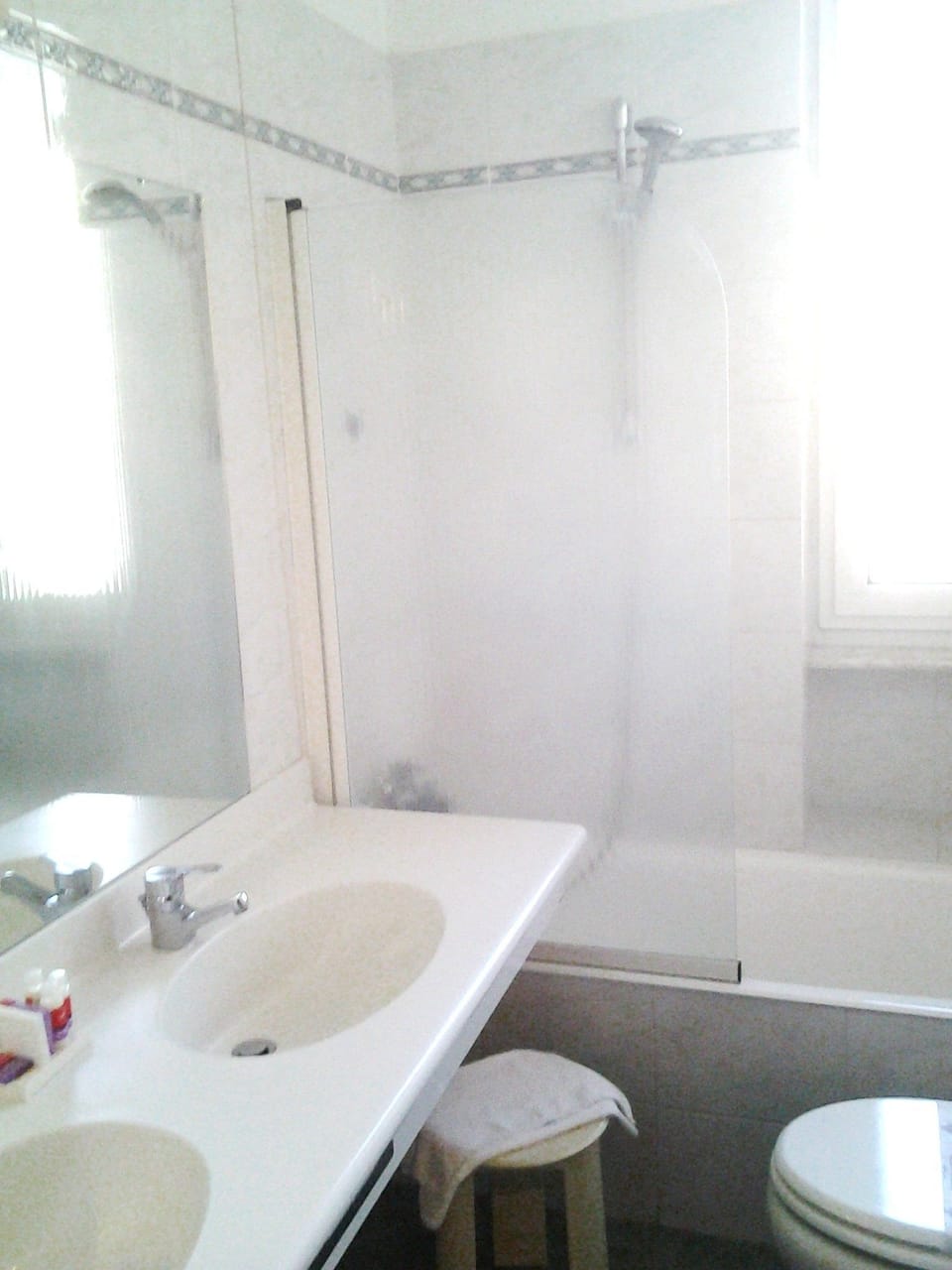 Shower, free toiletries, hair dryer