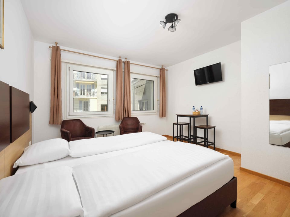 Studio | Select Comfort beds, in-room safe, soundproofing, free WiFi