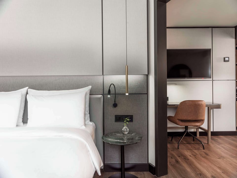 1 bedroom, hypo-allergenic bedding, minibar, in-room safe