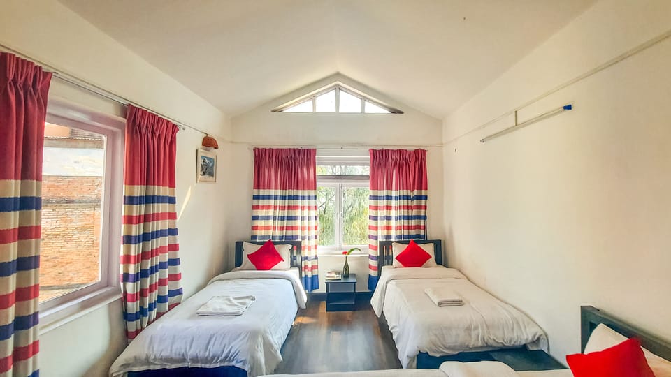 Classic Twin Room | In-room safe, desk, iron/ironing board, free WiFi