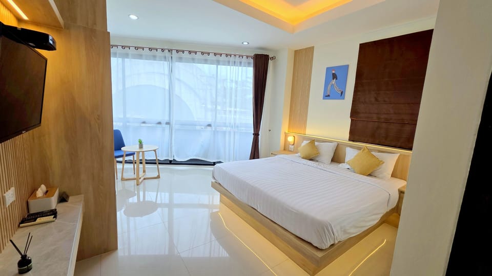 Standard Room with window | In-room safe, blackout drapes, free WiFi, bed sheets