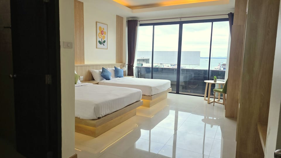 Family Room With Balcony | In-room safe, blackout drapes, free WiFi, bed sheets