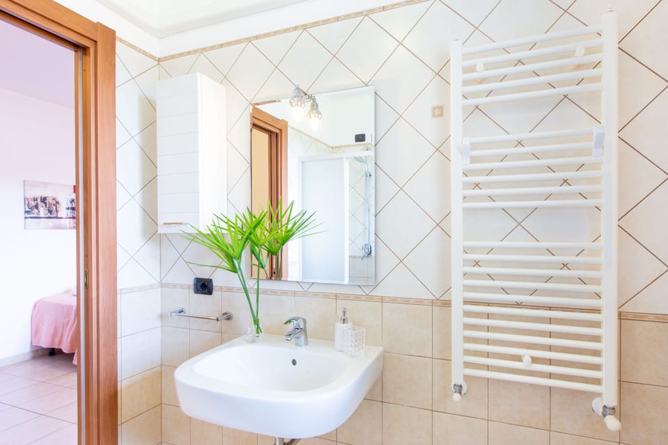 Comfort Quadruple Room | Bathroom | Combined shower/tub, free toiletries, hair dryer, bathrobes