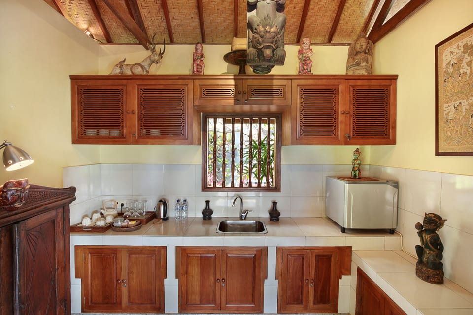 House, 1 Bedroom | Living area | Flat-screen TV