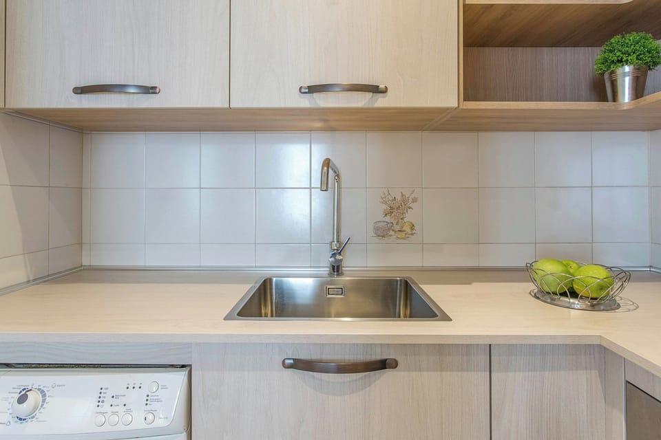 Classic Apartment | Minibar, in-room safe, blackout drapes, soundproofing