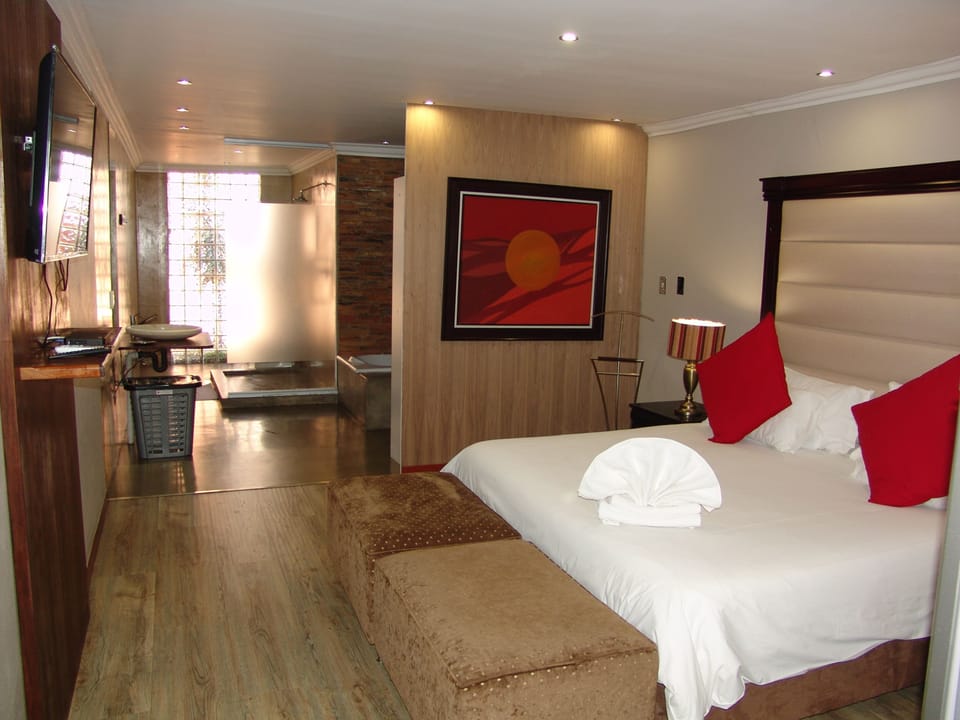 2 bedrooms, premium bedding, desk, laptop workspace
