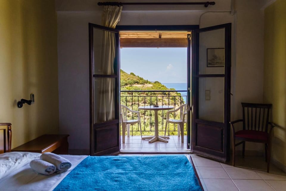 Minibar, desk, free WiFi, bed sheets