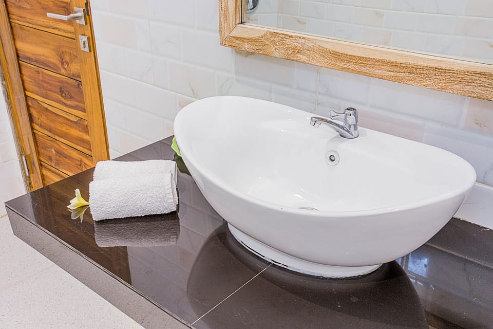Bathroom sink
