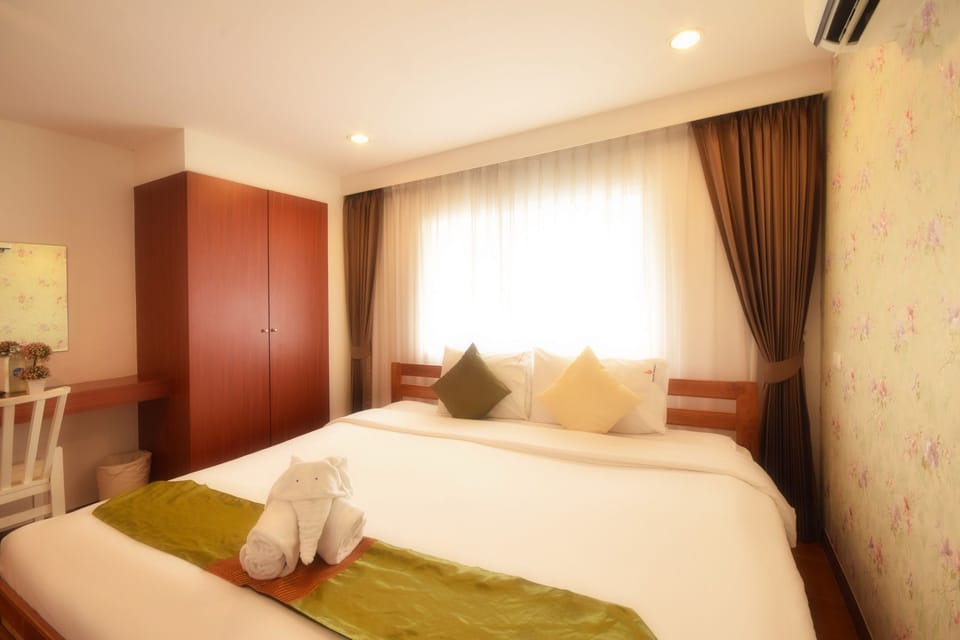 Deluxe Room | Individually decorated, individually furnished, desk, blackout drapes