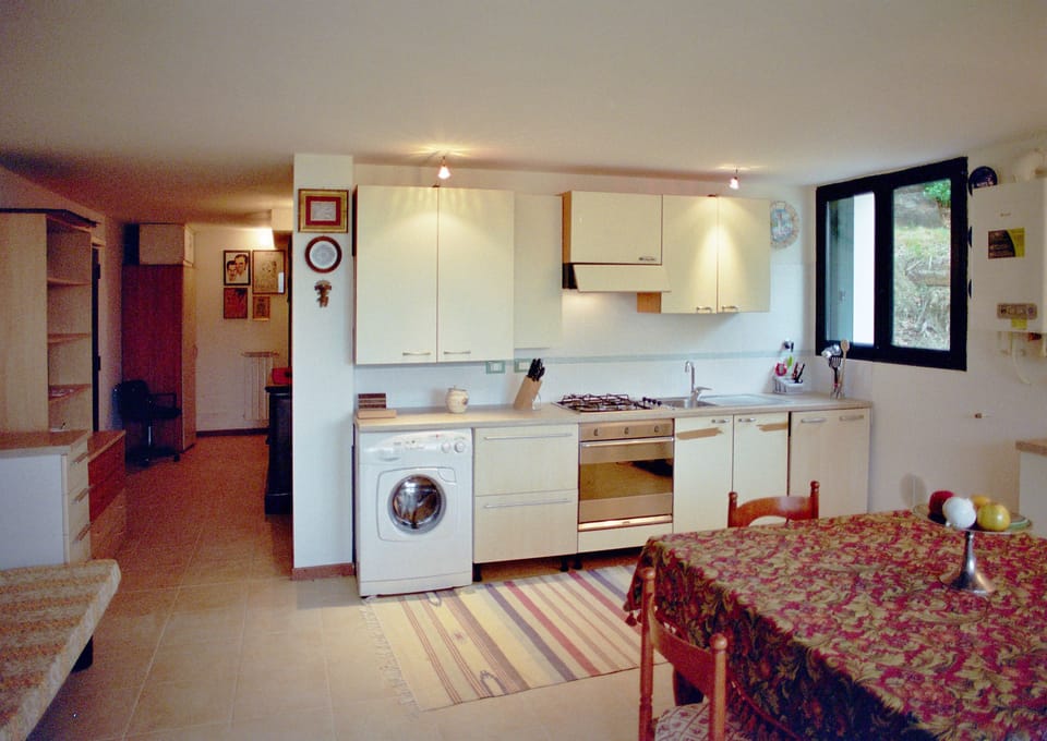 Basic Apartment, Non Smoking | Living area | 21-inch TV with satellite channels