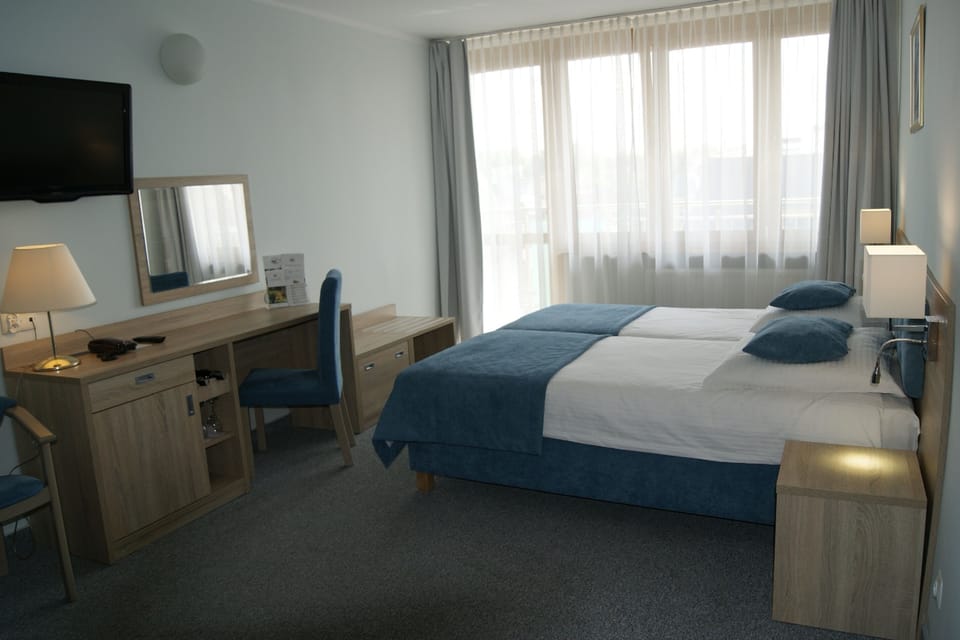 Double Room | In-room safe, desk, cribs (free), WiFi (free)