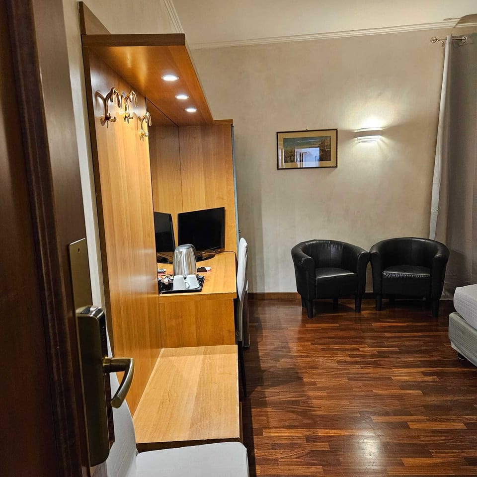 Superior Double or Twin Room | Hypo-allergenic bedding, minibar, in-room safe, desk