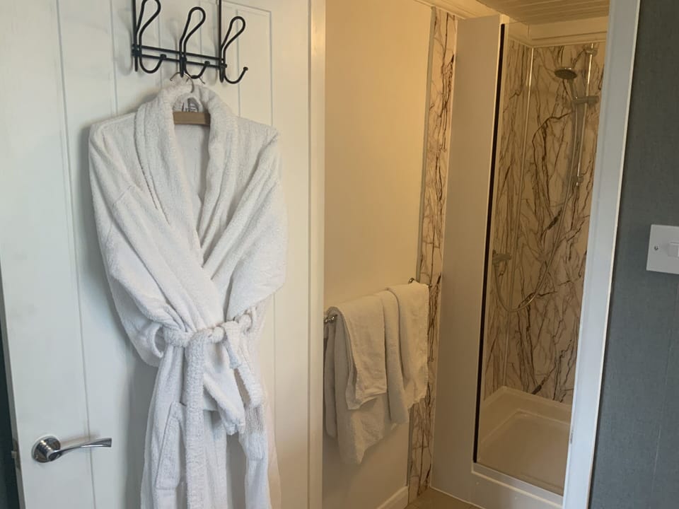 Superior Suite, Ensuite (ground floor) | Bathroom