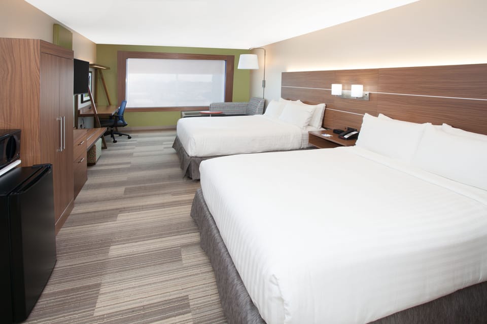 Premium bedding, down comforters, in-room safe, desk