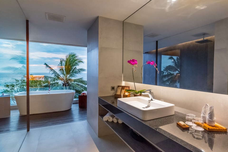Premier Club | Bathroom | Free toiletries, hair dryer, bathrobes, bidet