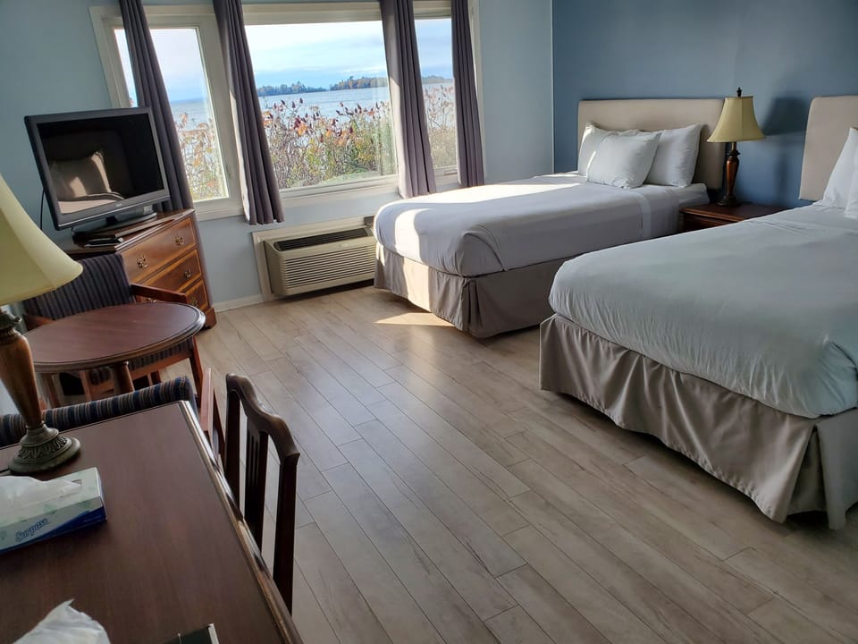 Standard Single Room, 2 Double Beds, Refrigerator & Microwave, Beachfront | Individually decorated, individually furnished, desk, blackout drapes