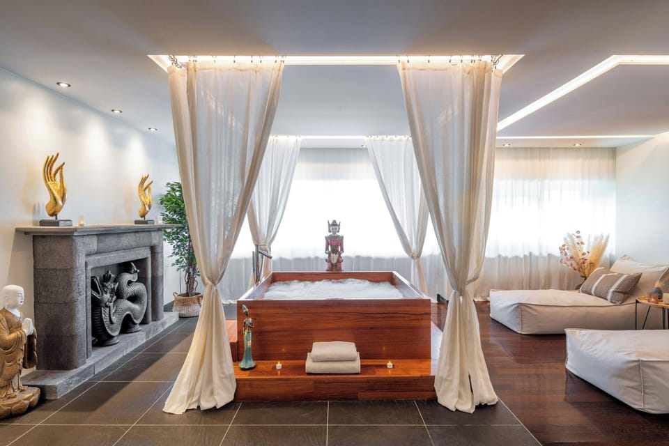 Couples treatment rooms, body treatments, body scrubs, facials