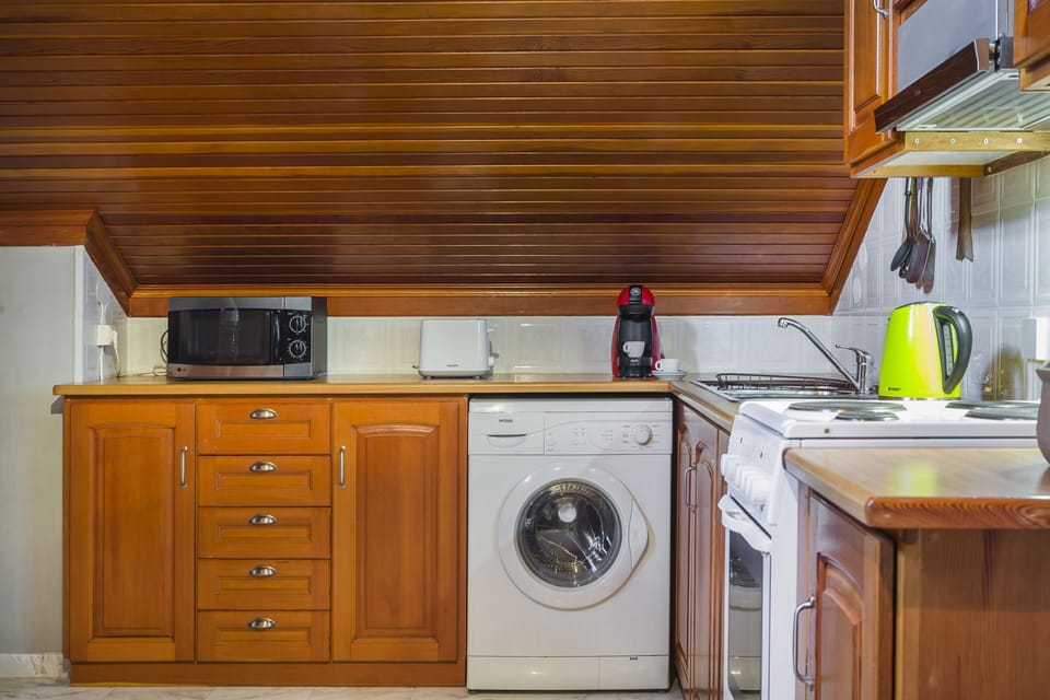 Executive Villa, Sea View (Loft No11) | Private kitchen | Full-size fridge, microwave, oven, stovetop
