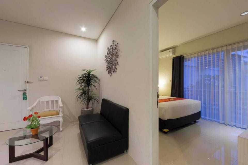 Family Room | In-room safe, desk, soundproofing, free WiFi