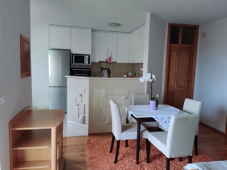 Studio, Sea View | In-room dining
