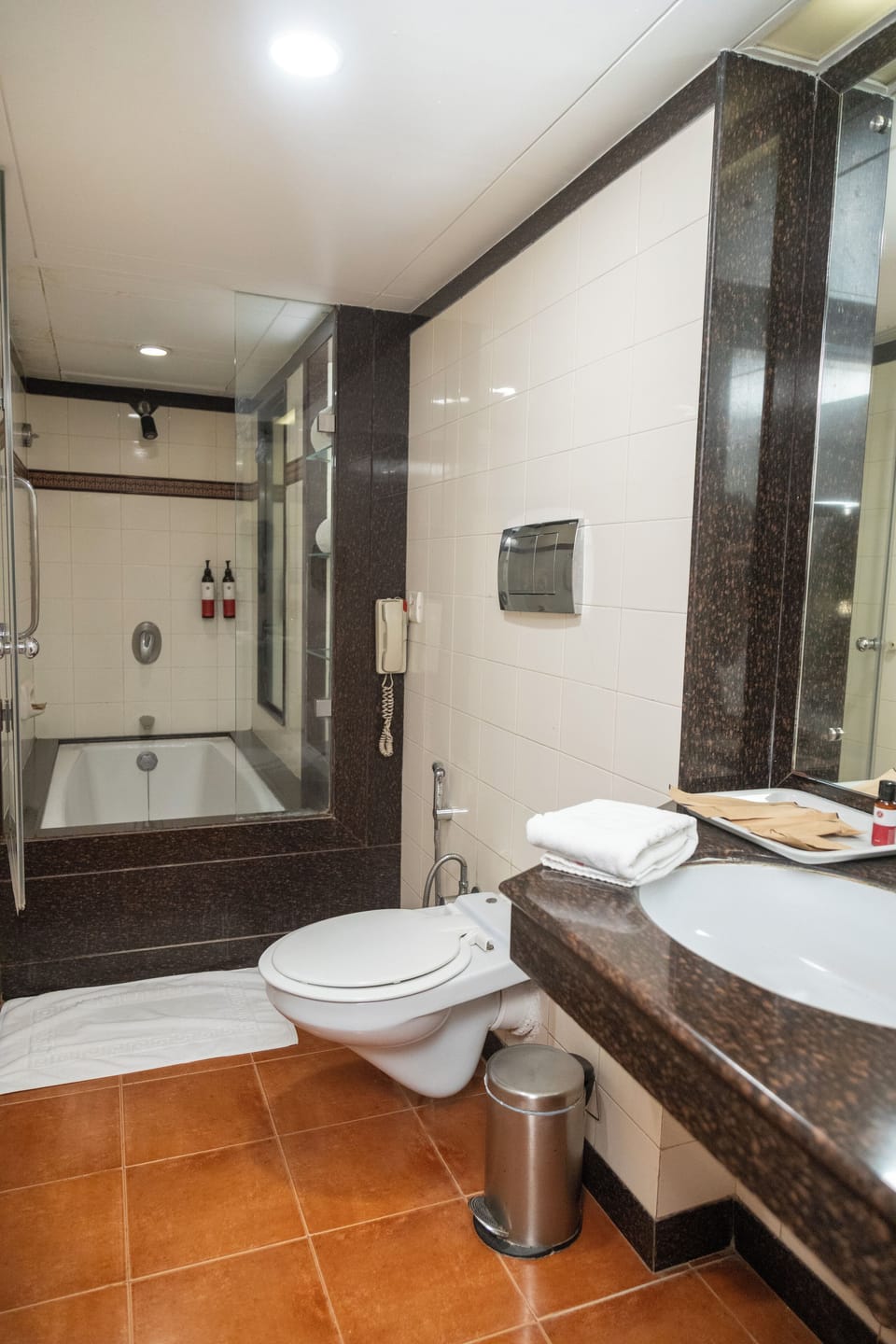 Club Room | Bathroom | Separate tub and shower, deep soaking tub, rainfall showerhead