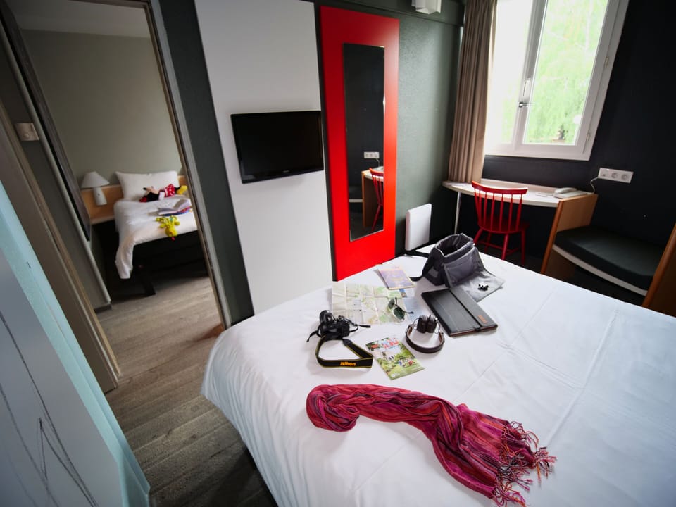 Standard Room (with 1 double bed and 3 single beds) | Premium bedding, pillowtop beds, in-room safe, individually furnished