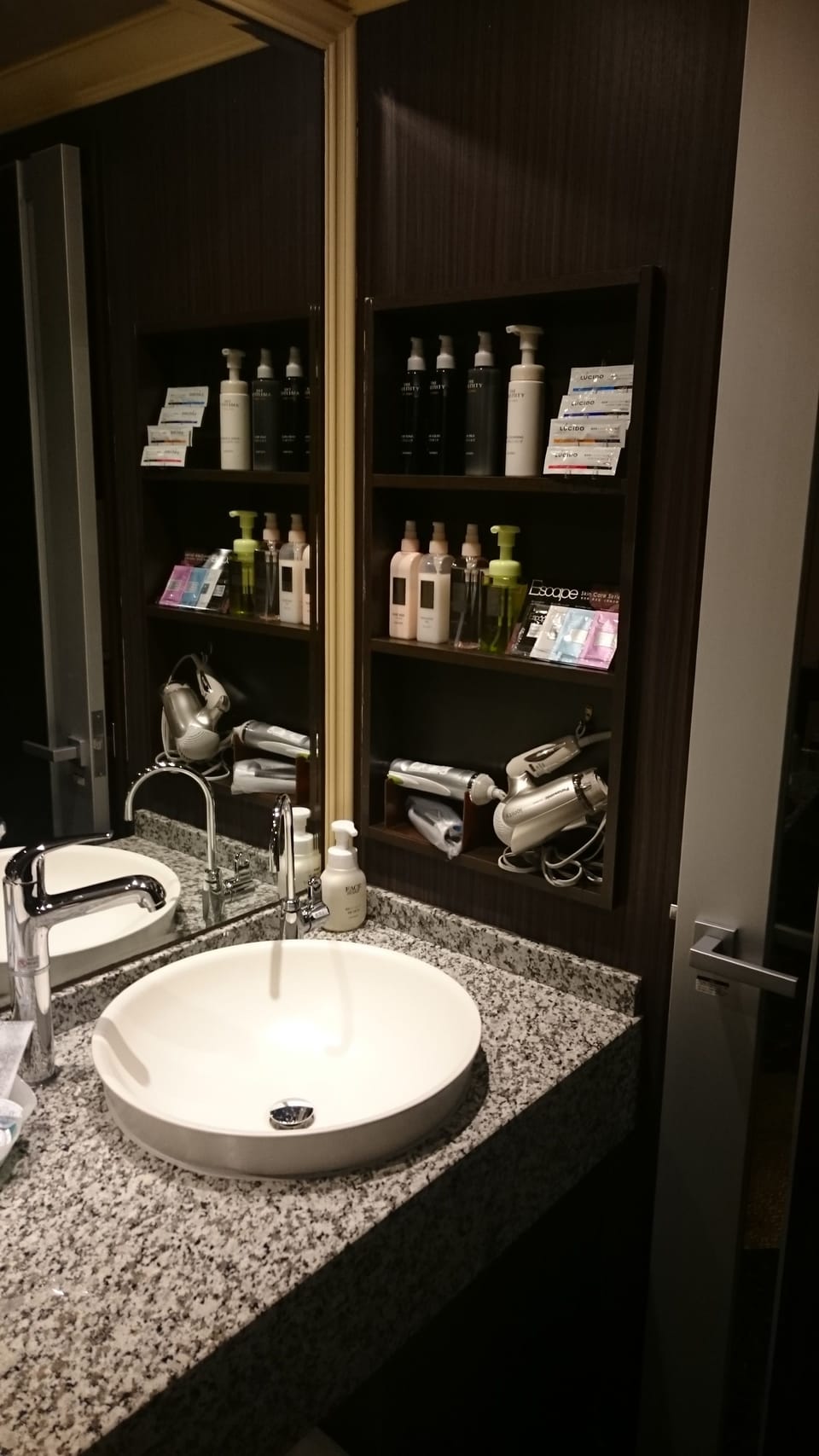 Separate tub and shower, jetted tub, free toiletries, slippers