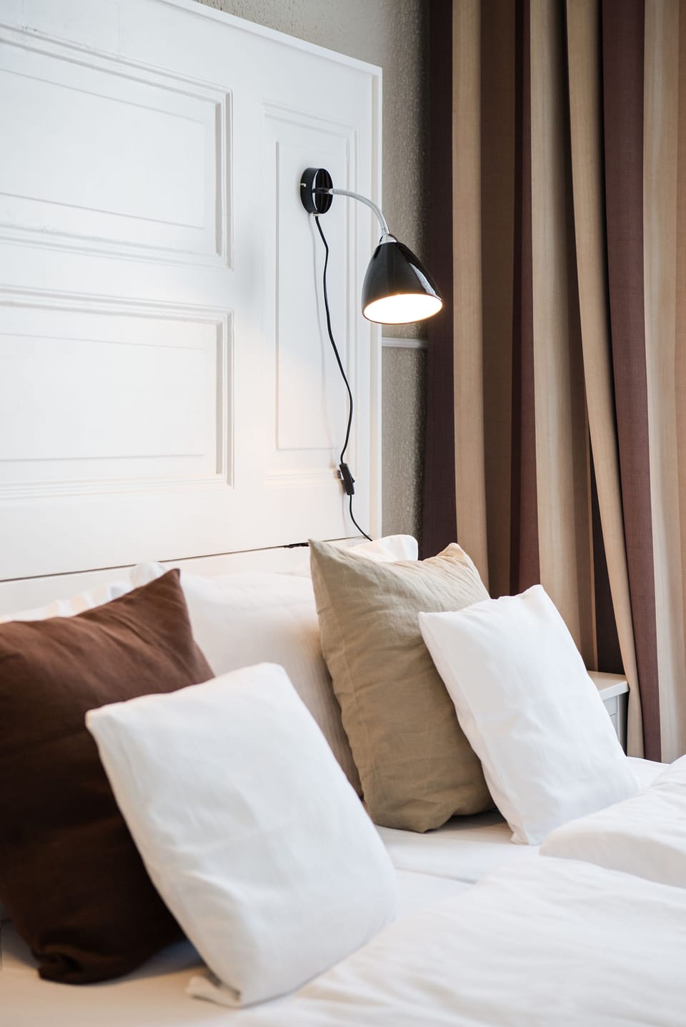 Suite | Bathroom | Shower, hair dryer, towels