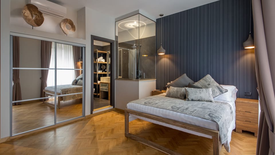 Suite | 1 bedroom, premium bedding, minibar, in-room safe