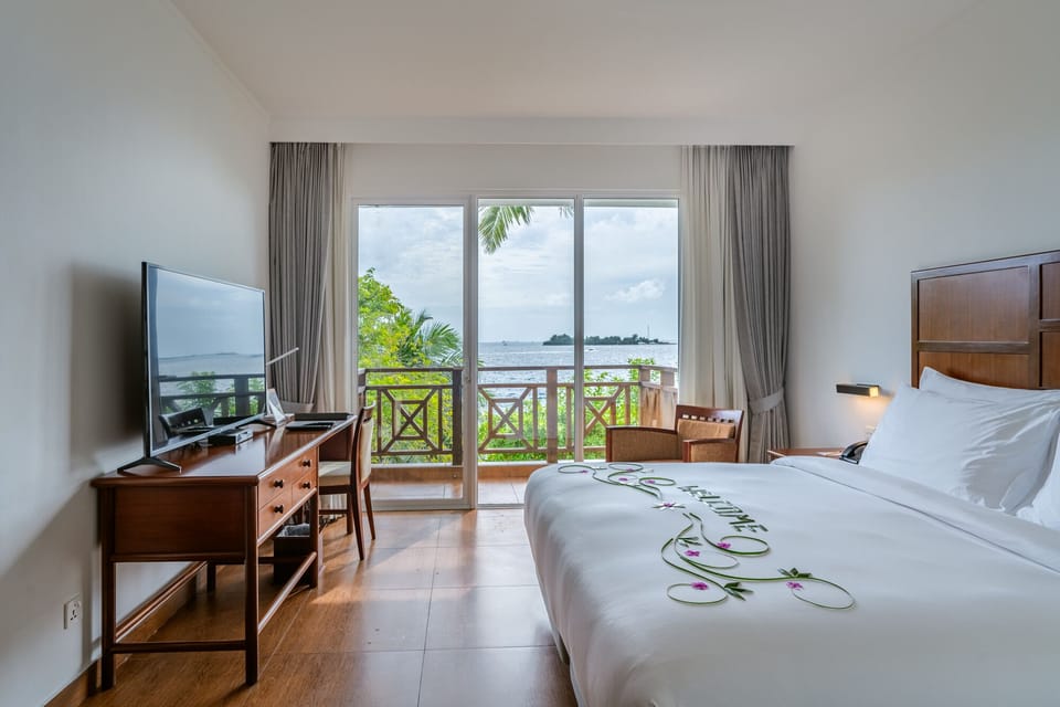 Suite | Premium bedding, minibar, in-room safe, desk