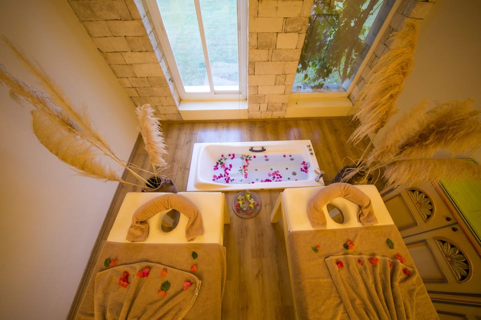 Sauna, hot tub, steam room, Turkish bath, body treatments, aromatherapy