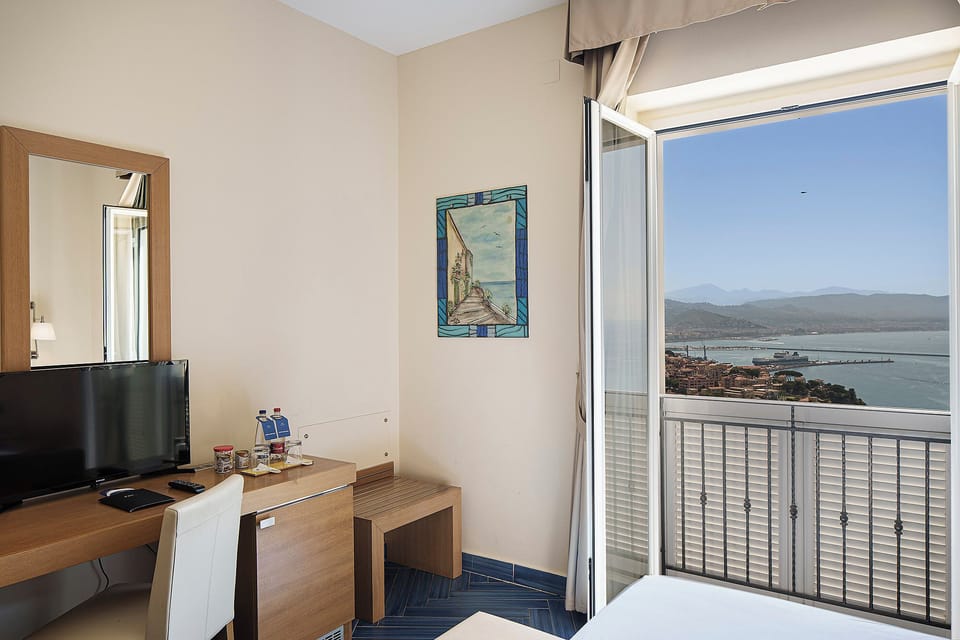 Superior Room, Sea View | Frette Italian sheets, premium bedding, minibar, in-room safe