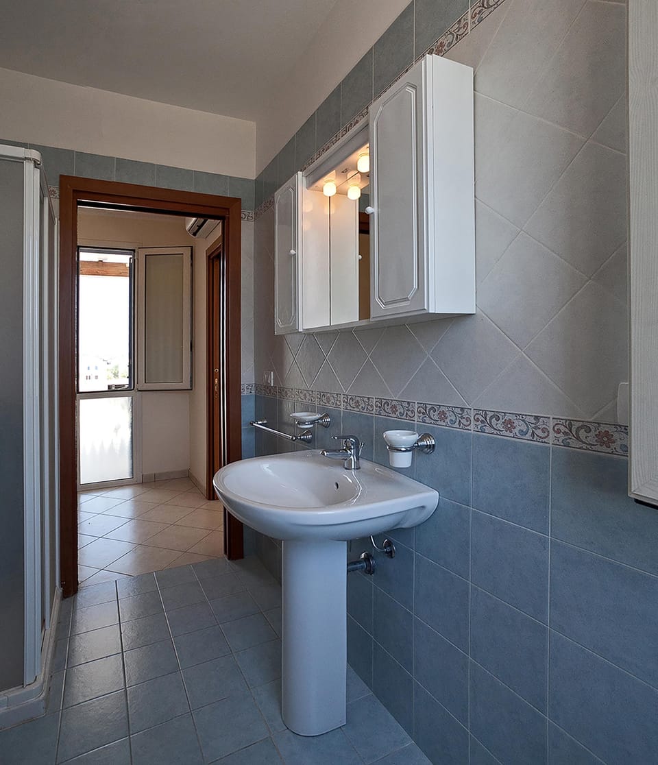 Apartment, 2 Bedrooms | Bathroom | Shower, bidet